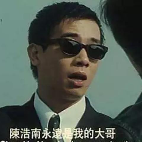 (友情岁月陈小春现场版)陈小春《友情岁月》：摇滚情歌王子的音乐洋溢情感演绎